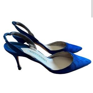MANOLO BLAHNIK Carolyne Suede Mid-Heel Slingback Pump